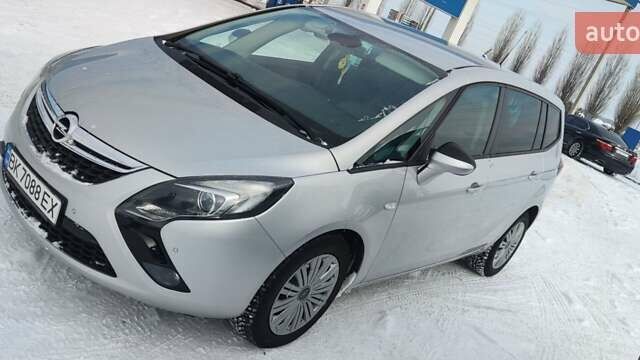 Серый Опель Зафира, объемом двигателя 1.96 л и пробегом 210 тыс. км за 8500 $, фото 1 на Automoto.ua