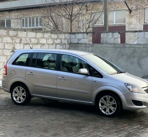 Серый Опель Зафира, объемом двигателя 0 л и пробегом 290 тыс. км за 8200 $, фото 1 на Automoto.ua