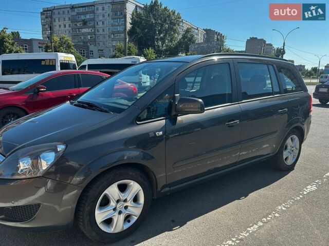 Серый Опель Зафира, объемом двигателя 1.6 л и пробегом 248 тыс. км за 6600 $, фото 1 на Automoto.ua