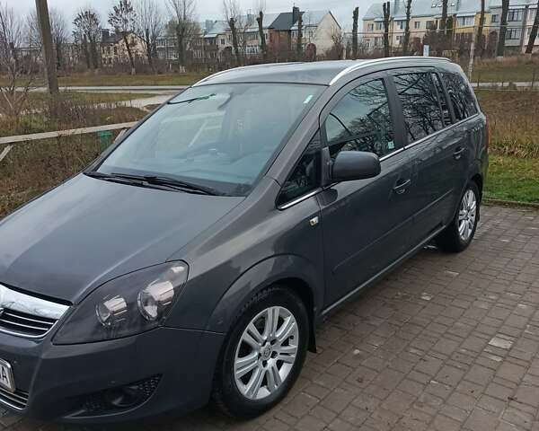 Серый Опель Зафира, объемом двигателя 1.7 л и пробегом 203 тыс. км за 8300 $, фото 1 на Automoto.ua