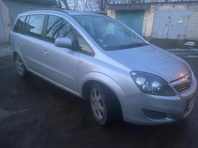 Серый Опель Зафира, объемом двигателя 1.7 л и пробегом 207 тыс. км за 7900 $, фото 1 на Automoto.ua