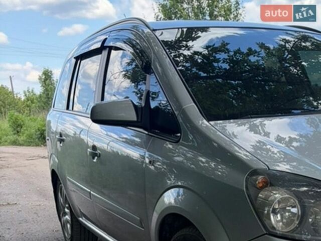 Серый Опель Зафира, объемом двигателя 1.7 л и пробегом 214 тыс. км за 6500 $, фото 1 на Automoto.ua