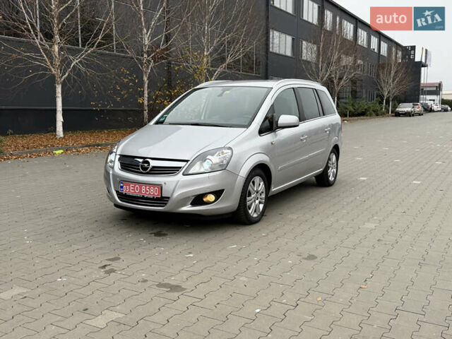 Серый Опель Зафира, объемом двигателя 1.8 л и пробегом 169 тыс. км за 8350 $, фото 1 на Automoto.ua
