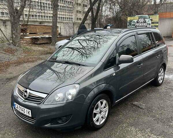 Серый Опель Зафира, объемом двигателя 1.6 л и пробегом 260 тыс. км за 7800 $, фото 1 на Automoto.ua