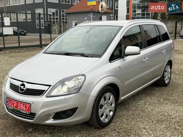 Серый Опель Зафира, объемом двигателя 1.7 л и пробегом 207 тыс. км за 8600 $, фото 1 на Automoto.ua