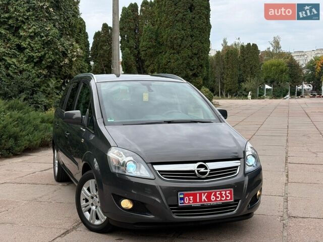 Серый Опель Зафира, объемом двигателя 1.8 л и пробегом 245 тыс. км за 8200 $, фото 1 на Automoto.ua