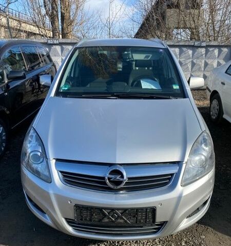 Серый Опель Зафира, объемом двигателя 1.69 л и пробегом 241 тыс. км за 8200 $, фото 1 на Automoto.ua