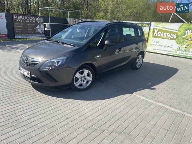 Серый Опель Зафира, объемом двигателя 2 л и пробегом 220 тыс. км за 10750 $, фото 1 на Automoto.ua