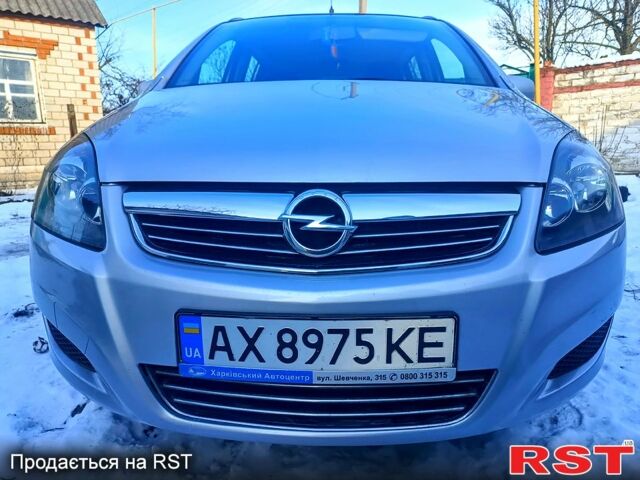 Серый Опель Зафира, объемом двигателя 1.7 л и пробегом 259 тыс. км за 8799 $, фото 1 на Automoto.ua