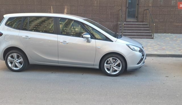 Серый Опель Зафира, объемом двигателя 1.96 л и пробегом 195 тыс. км за 13000 $, фото 1 на Automoto.ua