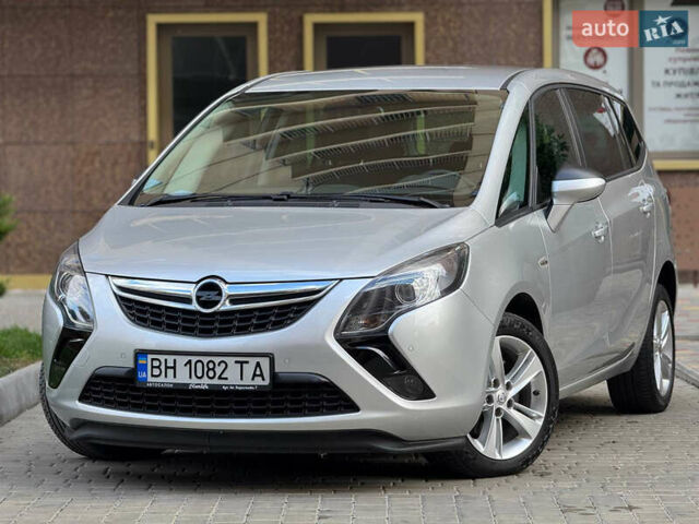 Серый Опель Зафира, объемом двигателя 2 л и пробегом 195 тыс. км за 11500 $, фото 1 на Automoto.ua