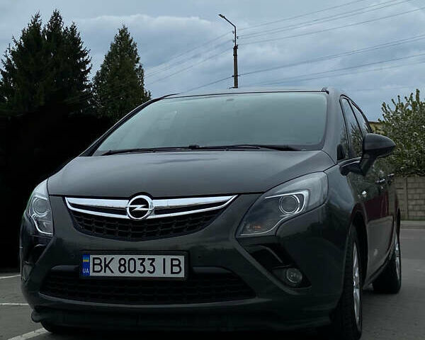 Серый Опель Зафира, объемом двигателя 1.6 л и пробегом 275 тыс. км за 10200 $, фото 1 на Automoto.ua