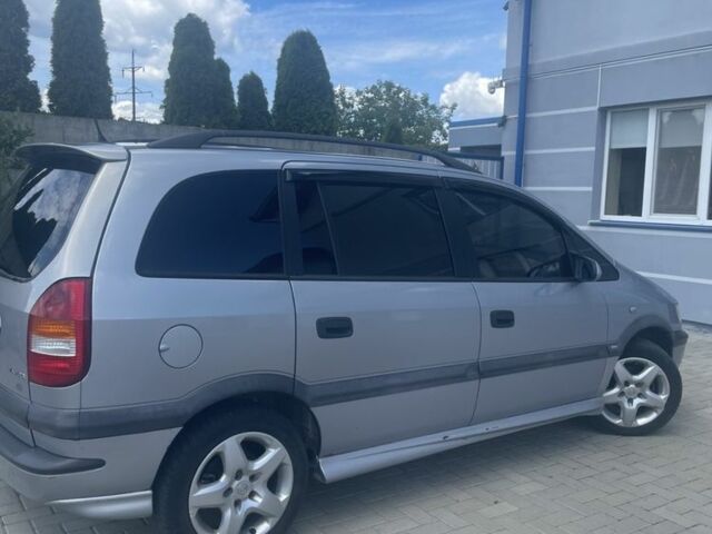 Серый Опель Зафира, объемом двигателя 2.2 л и пробегом 200 тыс. км за 3650 $, фото 1 на Automoto.ua