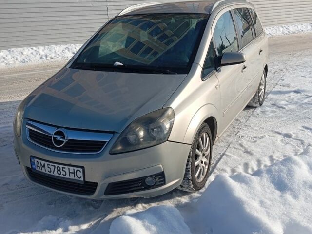 Серый Опель Зафира, объемом двигателя 1.9 л и пробегом 311 тыс. км за 4200 $, фото 1 на Automoto.ua