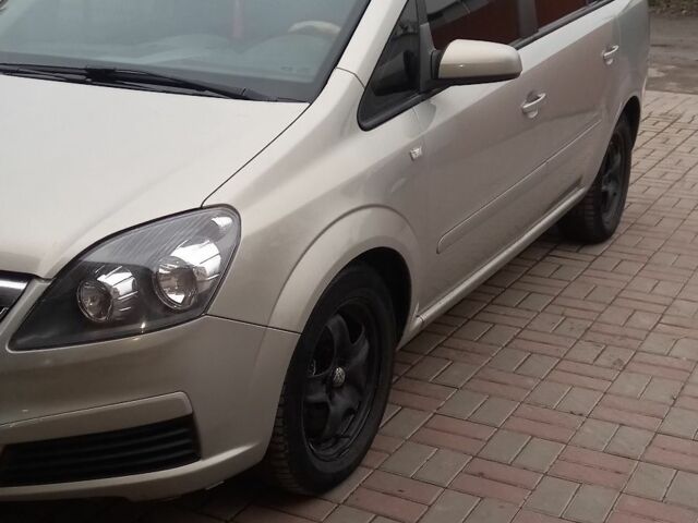 Сірий Опель Зафіра, об'ємом двигуна 2.2 л та пробігом 300 тис. км за 5000 $, фото 1 на Automoto.ua