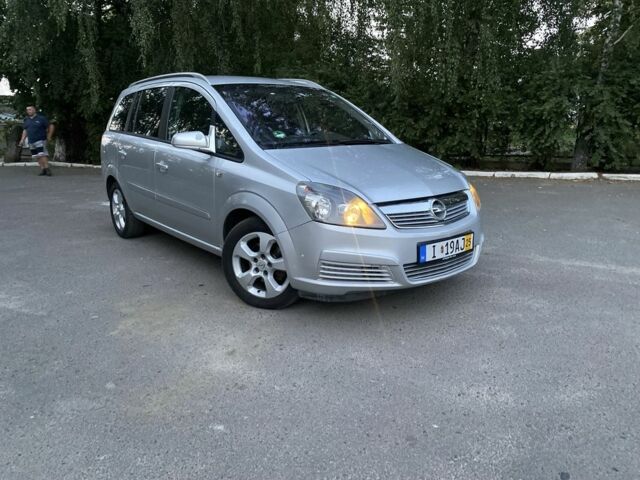 Серый Опель Зафира, объемом двигателя 1.8 л и пробегом 244 тыс. км за 4900 $, фото 1 на Automoto.ua