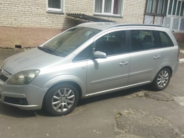 Серый Опель Зафира, объемом двигателя 1.9 л и пробегом 275 тыс. км за 5000 $, фото 1 на Automoto.ua