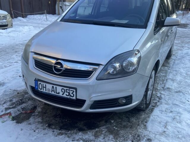 Серый Опель Зафира, объемом двигателя 1.9 л и пробегом 230 тыс. км за 3096 $, фото 1 на Automoto.ua
