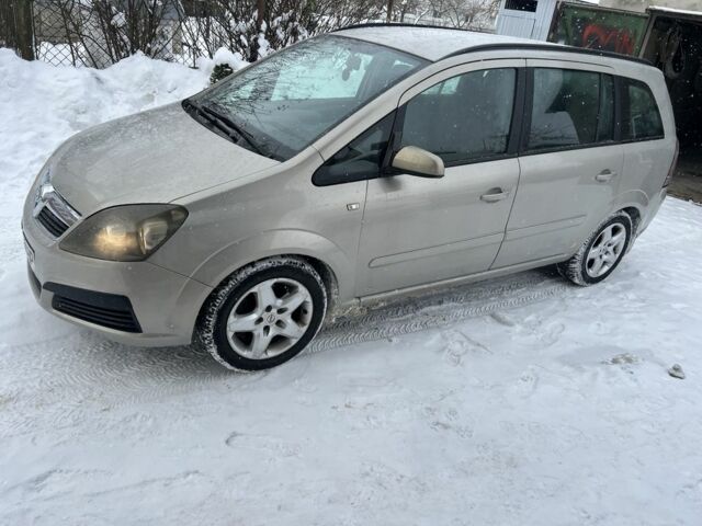 Серый Опель Зафира, объемом двигателя 1.9 л и пробегом 280 тыс. км за 3999 $, фото 1 на Automoto.ua