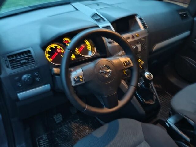 Сірий Опель Зафіра, об'ємом двигуна 1.9 л та пробігом 316 тис. км за 5000 $, фото 1 на Automoto.ua