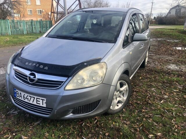 Серый Опель Зафира, объемом двигателя 1.9 л и пробегом 290 тыс. км за 5600 $, фото 1 на Automoto.ua