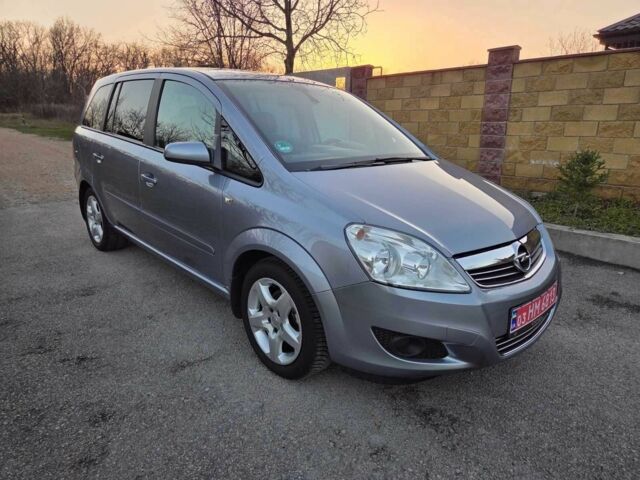 Серый Опель Зафира, объемом двигателя 1.6 л и пробегом 194 тыс. км за 6999 $, фото 1 на Automoto.ua