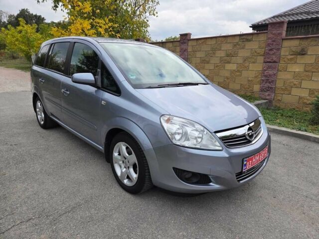 Серый Опель Зафира, объемом двигателя 1.6 л и пробегом 194 тыс. км за 6850 $, фото 1 на Automoto.ua