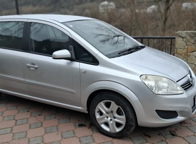 Серый Опель Зафира, объемом двигателя 1.7 л и пробегом 275 тыс. км за 7100 $, фото 1 на Automoto.ua