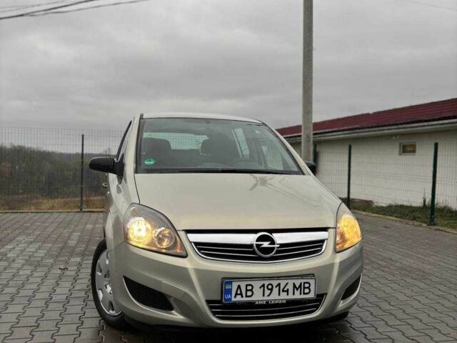 Серый Опель Зафира, объемом двигателя 1.8 л и пробегом 146 тыс. км за 6750 $, фото 1 на Automoto.ua