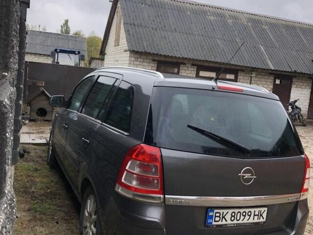Серый Опель Зафира, объемом двигателя 1.9 л и пробегом 220 тыс. км за 4500 $, фото 1 на Automoto.ua