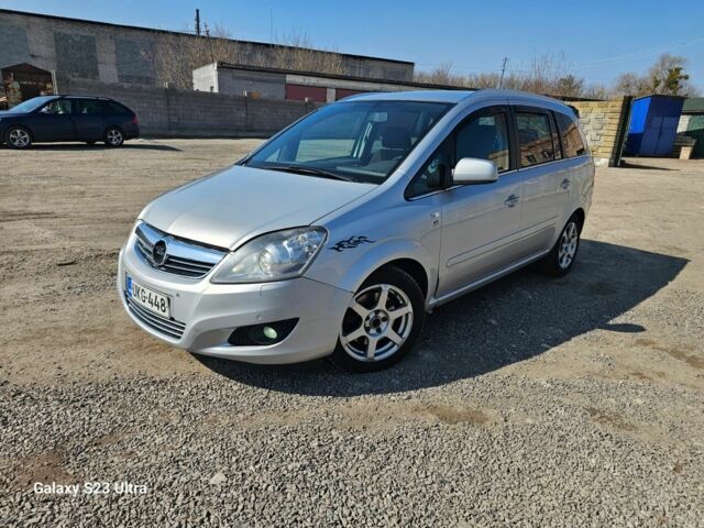 Серый Опель Зафира, объемом двигателя 1.7 л и пробегом 330 тыс. км за 3500 $, фото 1 на Automoto.ua