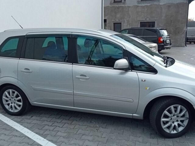 Серый Опель Зафира, объемом двигателя 1.8 л и пробегом 170 тыс. км за 7300 $, фото 1 на Automoto.ua