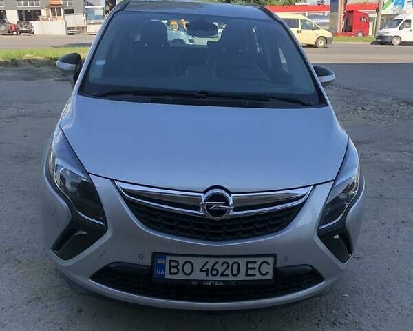 Серый Опель Зафира, объемом двигателя 1.6 л и пробегом 207 тыс. км за 12100 $, фото 1 на Automoto.ua