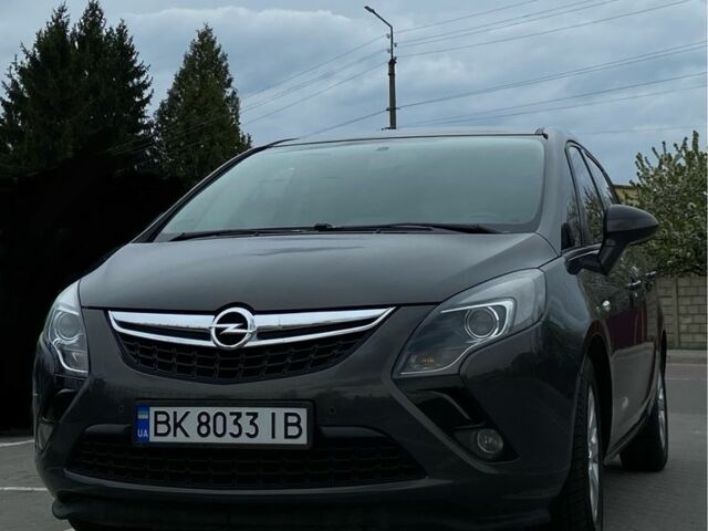 Серый Опель Зафира, объемом двигателя 1.6 л и пробегом 276 тыс. км за 10000 $, фото 1 на Automoto.ua