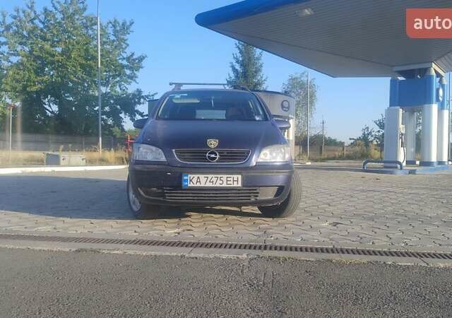 Синий Опель Зафира, объемом двигателя 2 л и пробегом 425 тыс. км за 3900 $, фото 1 на Automoto.ua