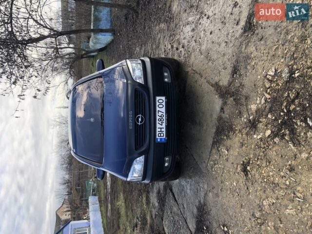 Синий Опель Зафира, объемом двигателя 2 л и пробегом 350 тыс. км за 5100 $, фото 1 на Automoto.ua
