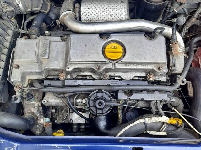 Синий Опель Зафира, объемом двигателя 2 л и пробегом 300 тыс. км за 2650 $, фото 1 на Automoto.ua