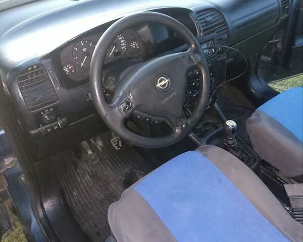 Синий Опель Зафира, объемом двигателя 2 л и пробегом 361 тыс. км за 2500 $, фото 1 на Automoto.ua