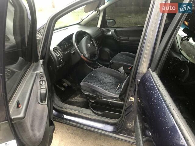 Синий Опель Зафира, объемом двигателя 2 л и пробегом 350 тыс. км за 3600 $, фото 1 на Automoto.ua