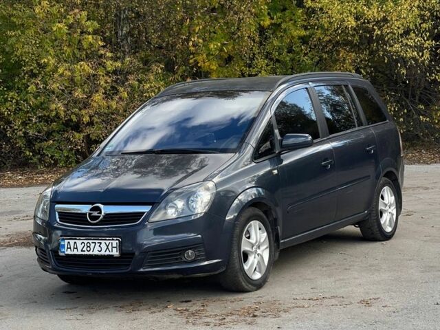 Синий Опель Зафира, объемом двигателя 1.9 л и пробегом 300 тыс. км за 4450 $, фото 1 на Automoto.ua