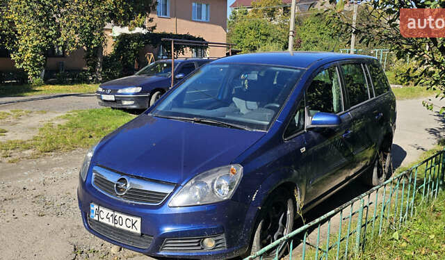 Синий Опель Зафира, объемом двигателя 1.6 л и пробегом 500 тыс. км за 5000 $, фото 1 на Automoto.ua