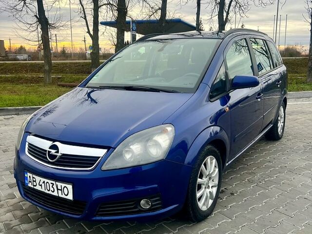 Синий Опель Зафира, объемом двигателя 2.2 л и пробегом 234 тыс. км за 5400 $, фото 1 на Automoto.ua