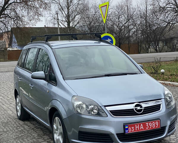 Синий Опель Зафира, объемом двигателя 1.6 л и пробегом 214 тыс. км за 5650 $, фото 1 на Automoto.ua