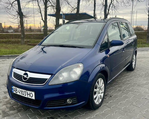 Синий Опель Зафира, объемом двигателя 2.2 л и пробегом 235 тыс. км за 5600 $, фото 1 на Automoto.ua
