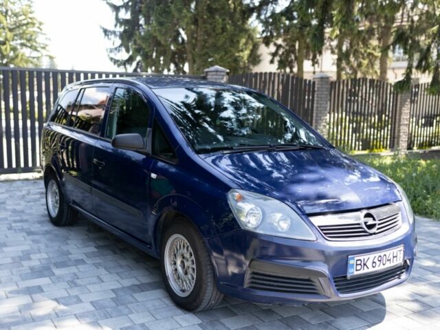Синий Опель Зафира, объемом двигателя 1.6 л и пробегом 200 тыс. км за 5300 $, фото 1 на Automoto.ua