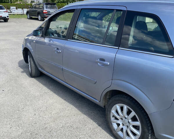 Синий Опель Зафира, объемом двигателя 1.9 л и пробегом 340 тыс. км за 5000 $, фото 1 на Automoto.ua