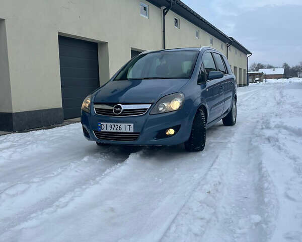 Синий Опель Зафира, объемом двигателя 1.7 л и пробегом 270 тыс. км за 4899 $, фото 1 на Automoto.ua
