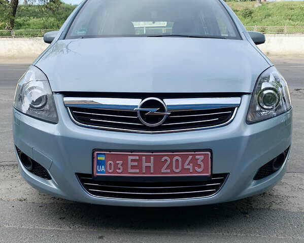 Синий Опель Зафира, объемом двигателя 2.2 л и пробегом 227 тыс. км за 6550 $, фото 1 на Automoto.ua