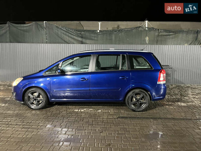 Синий Опель Зафира, объемом двигателя 1.9 л и пробегом 220 тыс. км за 8000 $, фото 1 на Automoto.ua