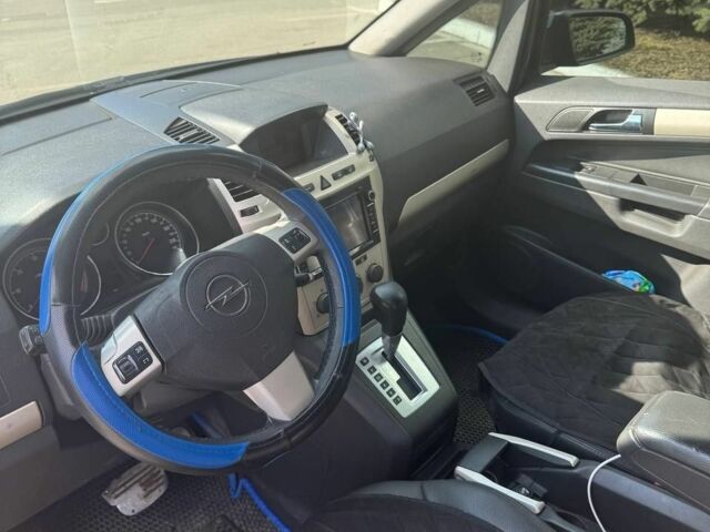 Синий Опель Зафира, объемом двигателя 1.9 л и пробегом 372 тыс. км за 6000 $, фото 1 на Automoto.ua